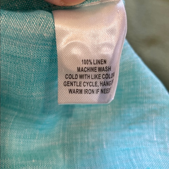 UNTUCKit  Linen Button-Up Shirt - Picture 9 of 11